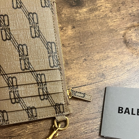 Balenciaga wallet and lanyard. Purchased Sept 2022 and have never used it - Picture 2 of 6